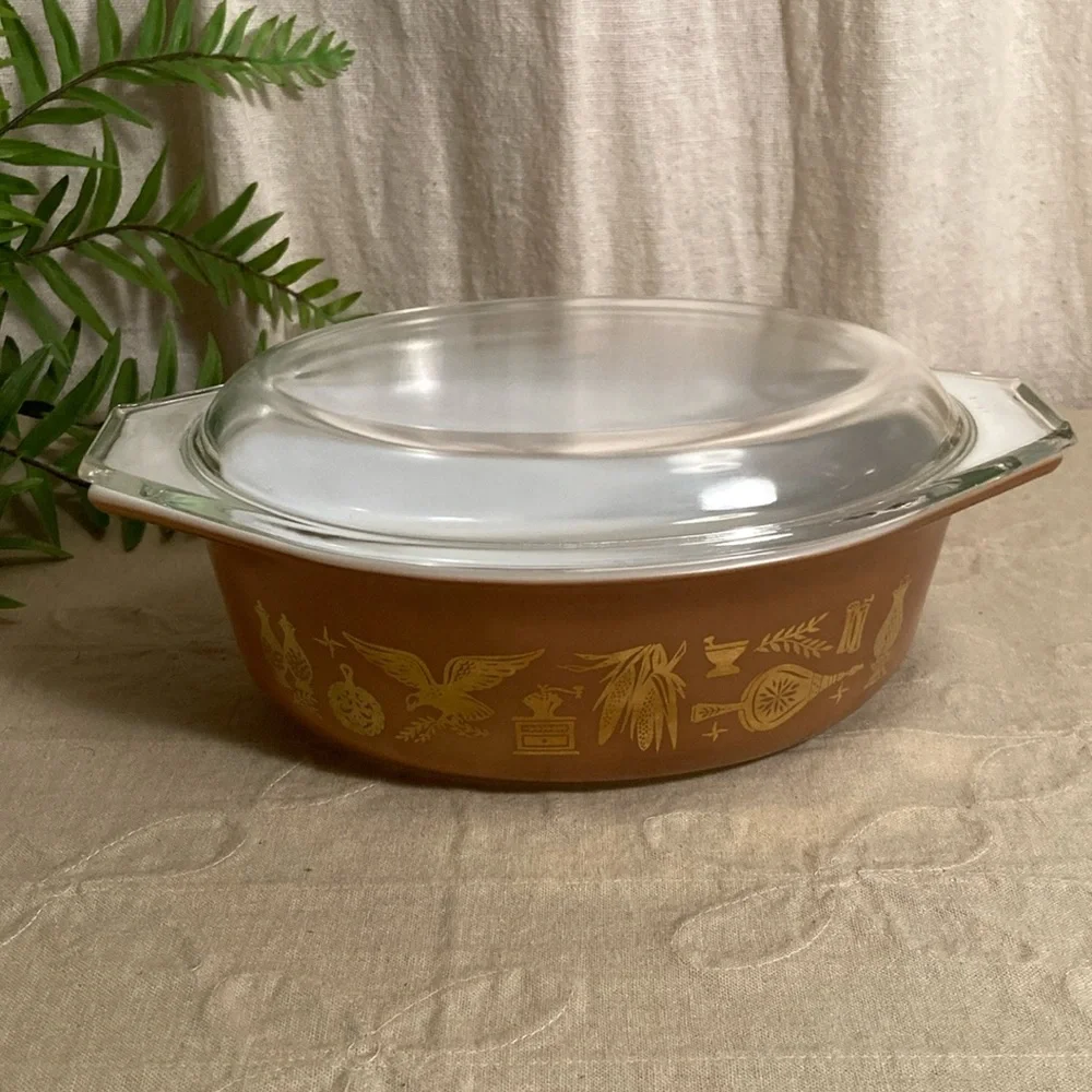 Vintage Pyrex Early American 1 1/2 Quart Casserole With Lid - Picture 3 of 15